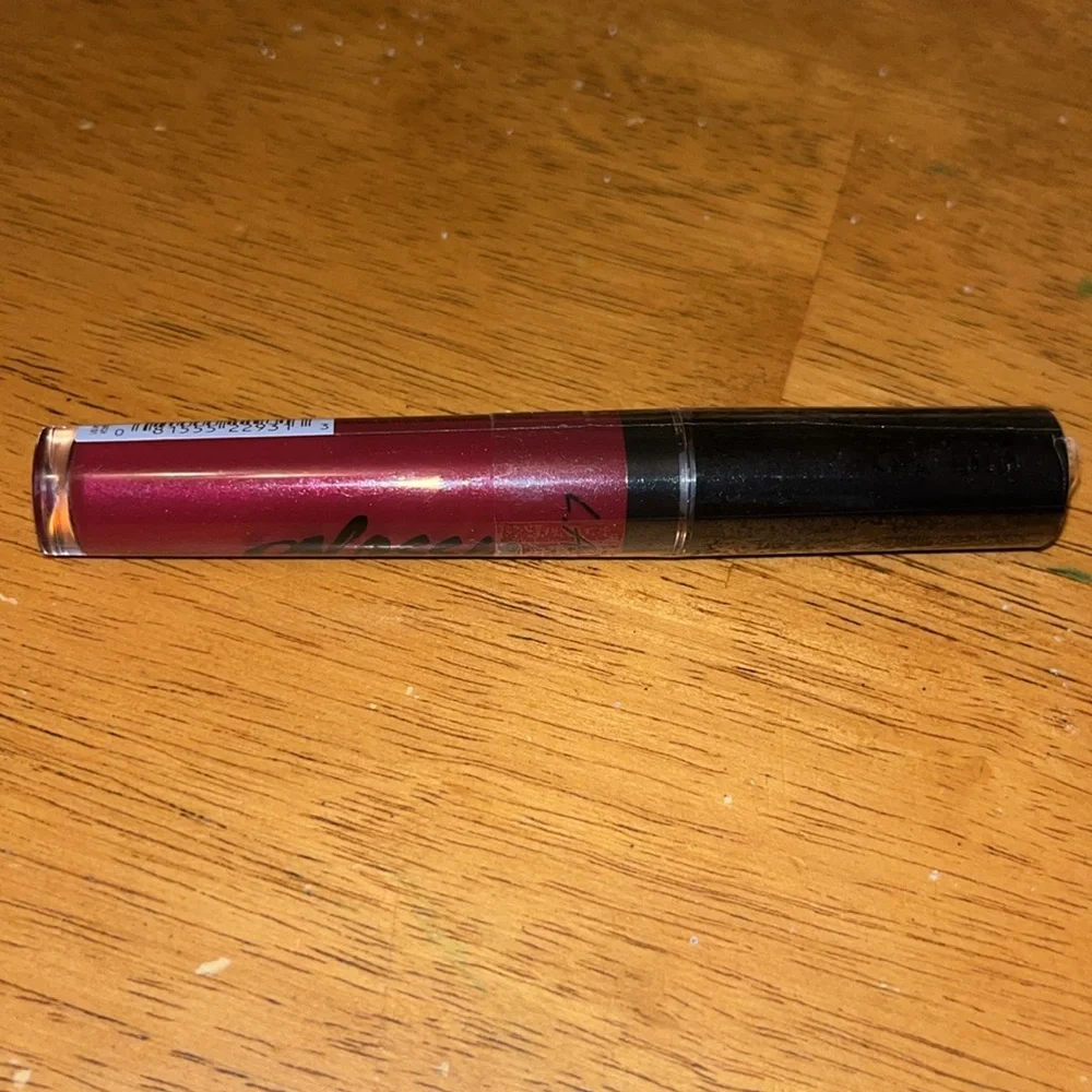 L. A. Girl Glossy Plumping Lip Gloss GLG931 Grand Burgundy Wine Shimmery Gloss